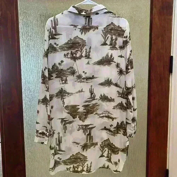 Alkemy Top button down hi lo - Picture 3 of 8